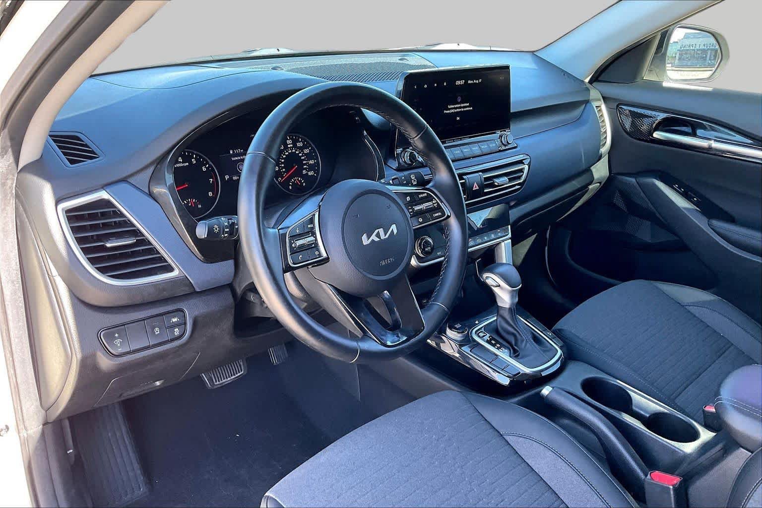 Used 2022 Kia Seltos S FWD image 17