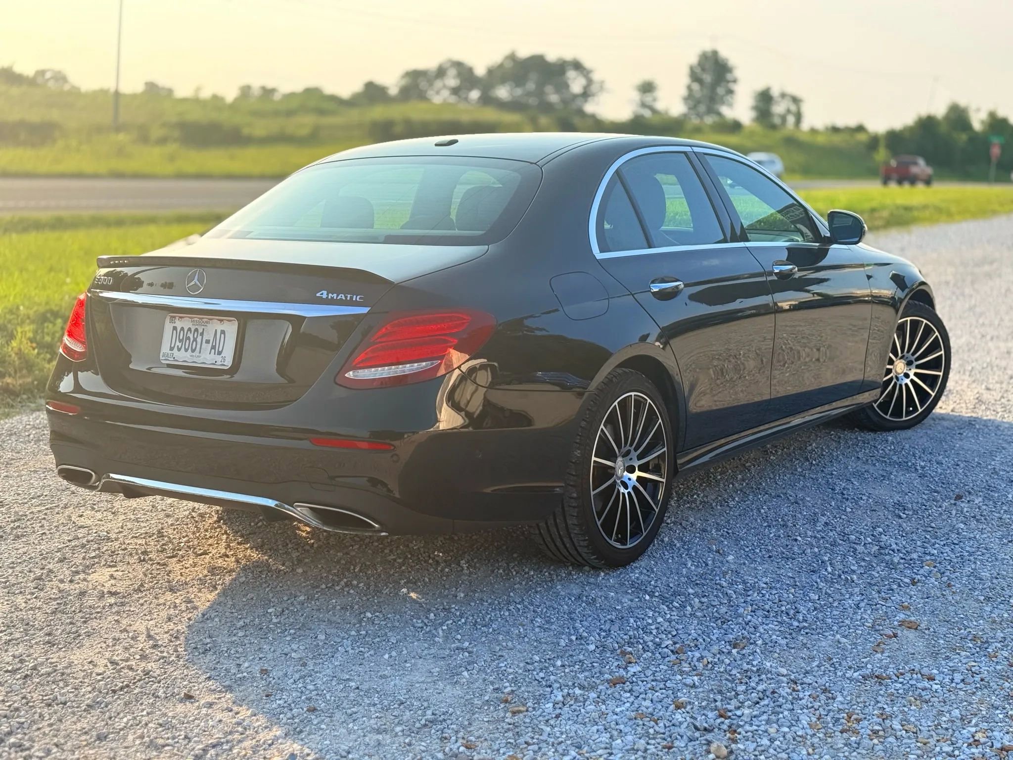 Used 2017 Mercedes-Benz E 300 4MATIC image 5
