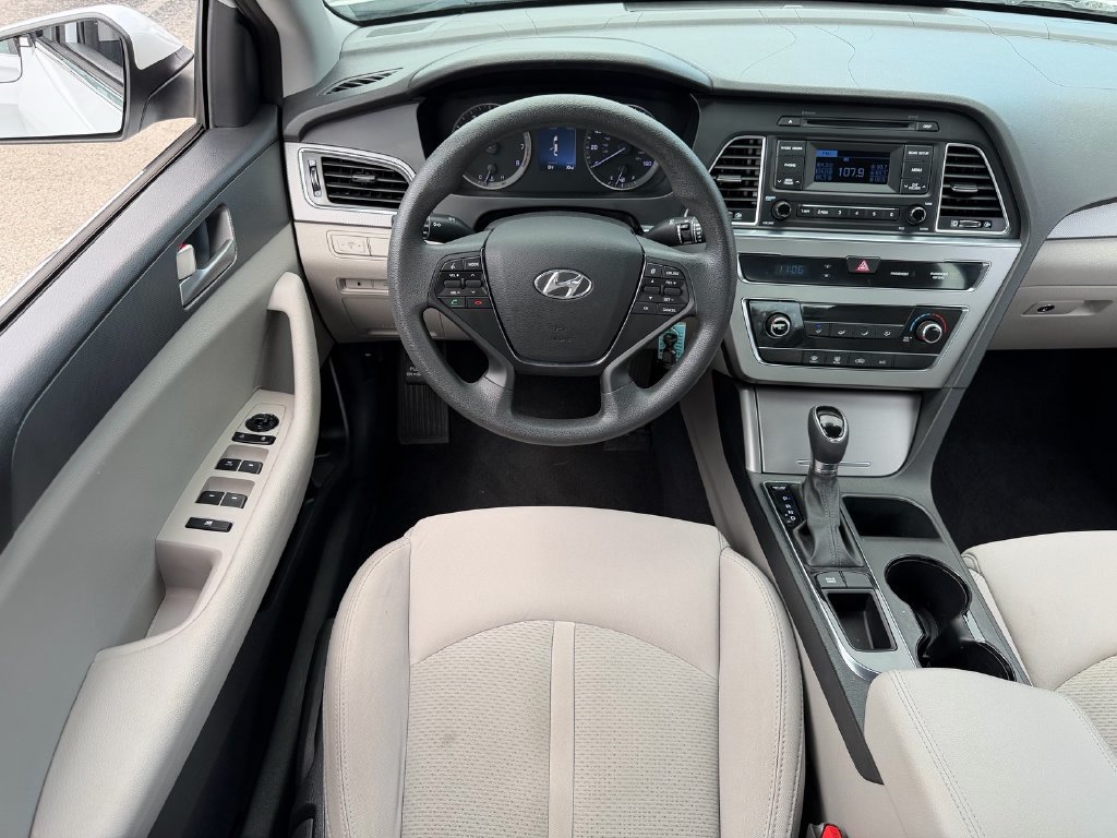 Used 2015 Hyundai Sonata SE FWD image 13