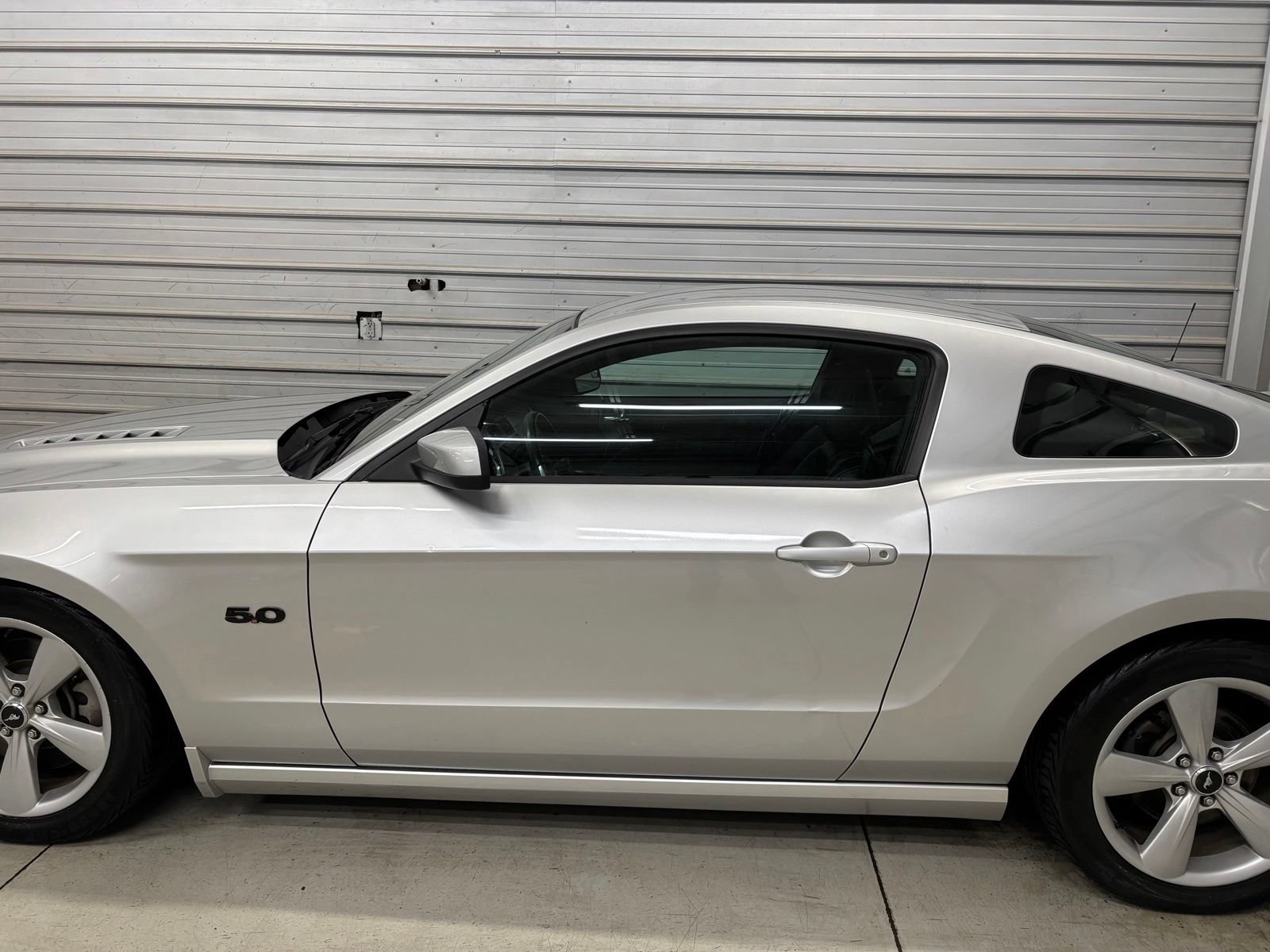 Used 2014 Ford Mustang GT Premium w/ Comfort Package RWD image 9