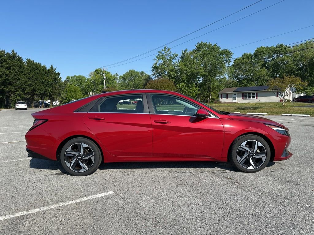 Used 2022 Hyundai Elantra Limited w/ Cargo Package FWD image 4