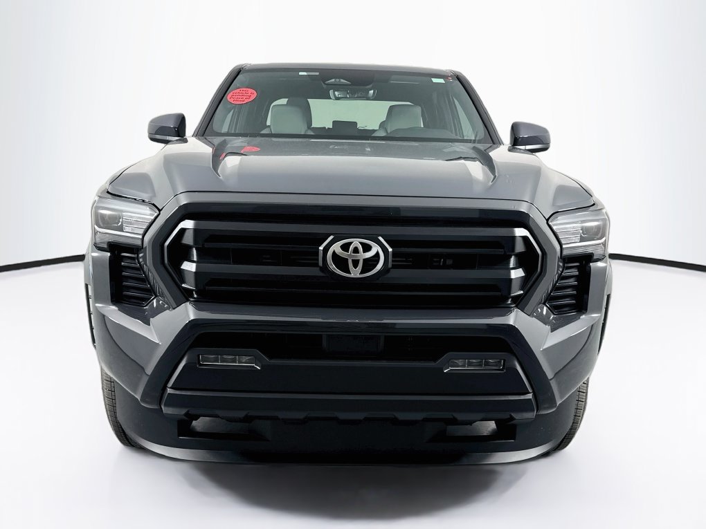 Used 2025 Toyota Tacoma SR5 AWD/4WD image 2