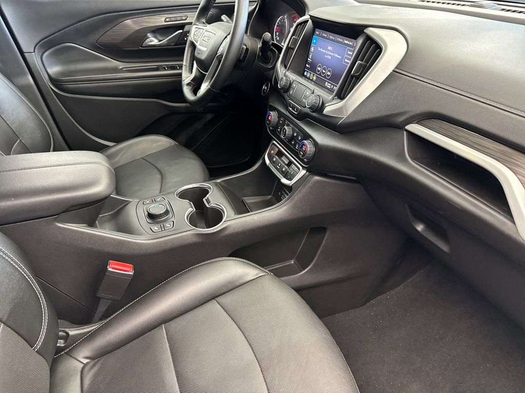 Used 2024 GMC Terrain SLT image 15