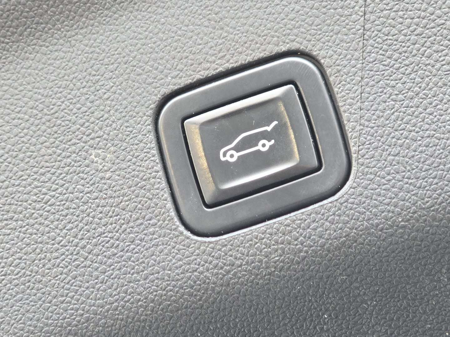 Used 2022 Chevrolet Suburban LT w/ LT Signature Plus Package image 19