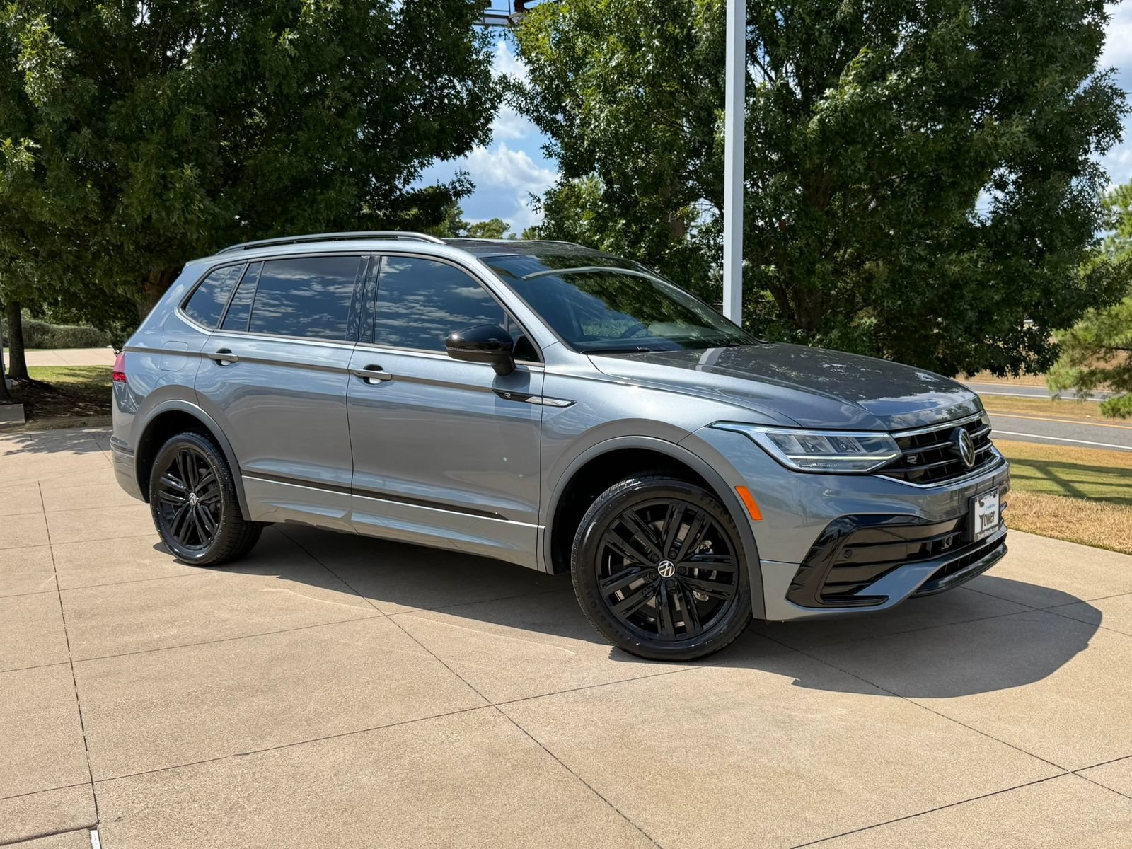 Used 2022 Volkswagen Tiguan SE R-Line