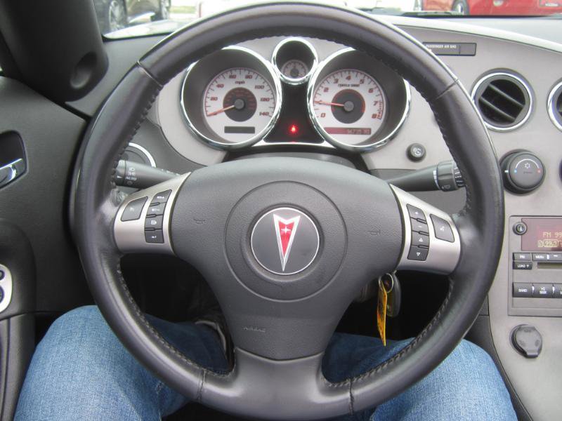 Used 2006 Pontiac Solstice Convertible w/ Premium Package image 28