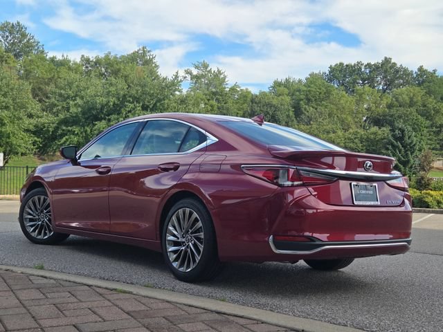 Used 2025 Lexus ES 300h Ultra Luxury w/ Accessory Package (Z2) FWD image 27