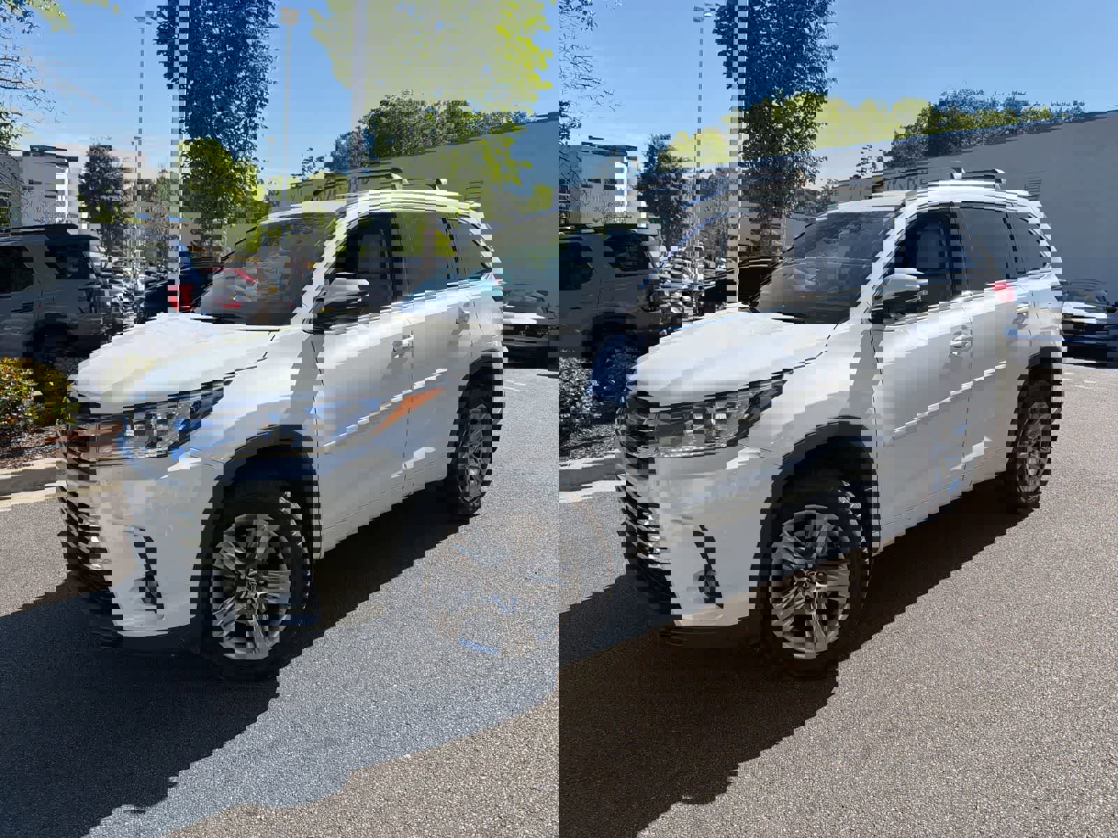 Used 2017 Toyota Highlander Limited AWD/4WD image 5