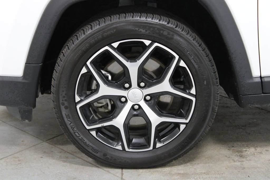 Used 2024 Jeep Compass Latitude image 16