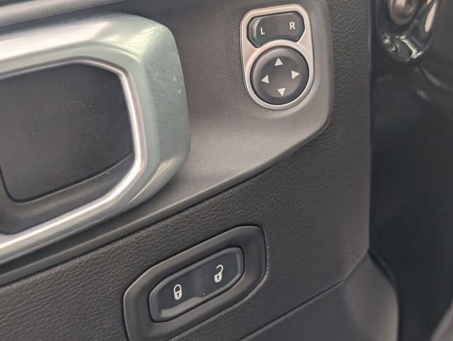 Used 2020 Jeep Gladiator Overland AWD/4WD image 11