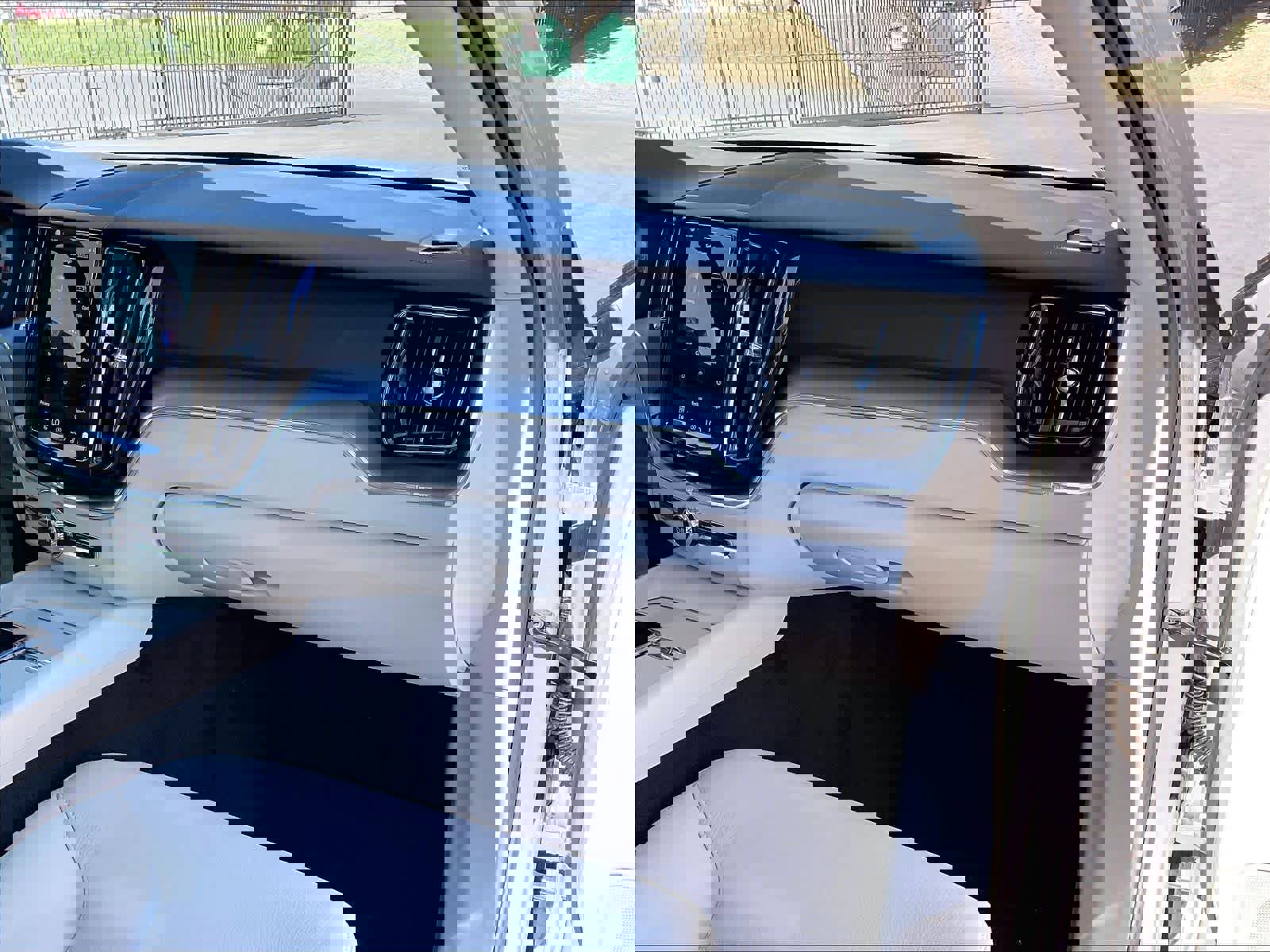 New 2025 Volvo XC60 B5 Core w/ Climate Package AWD/4WD image 28