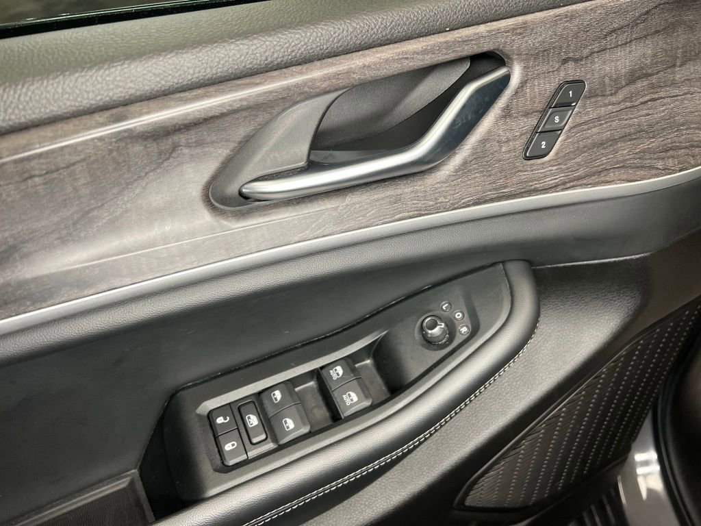 Used 2024 Jeep Grand Cherokee L Limited w/ Luxury Tech Group II AWD/4WD image 17