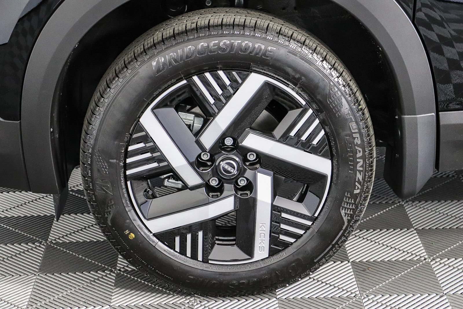New 2026 Nissan Kicks SV w/ SV Premium Package FWD image 11