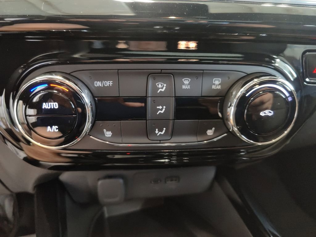 New 2025 Chevrolet Trax RS w/ Sunroof Package image 22