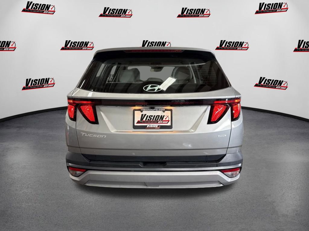 Certified 2025 Hyundai Tucson SE image 6