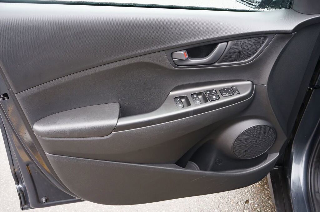 Used 2020 Hyundai Kona SEL image 13