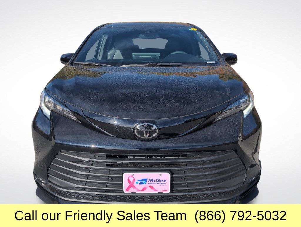 New 2026 Toyota Sienna XLE Woodland Edition AWD/4WD image 8