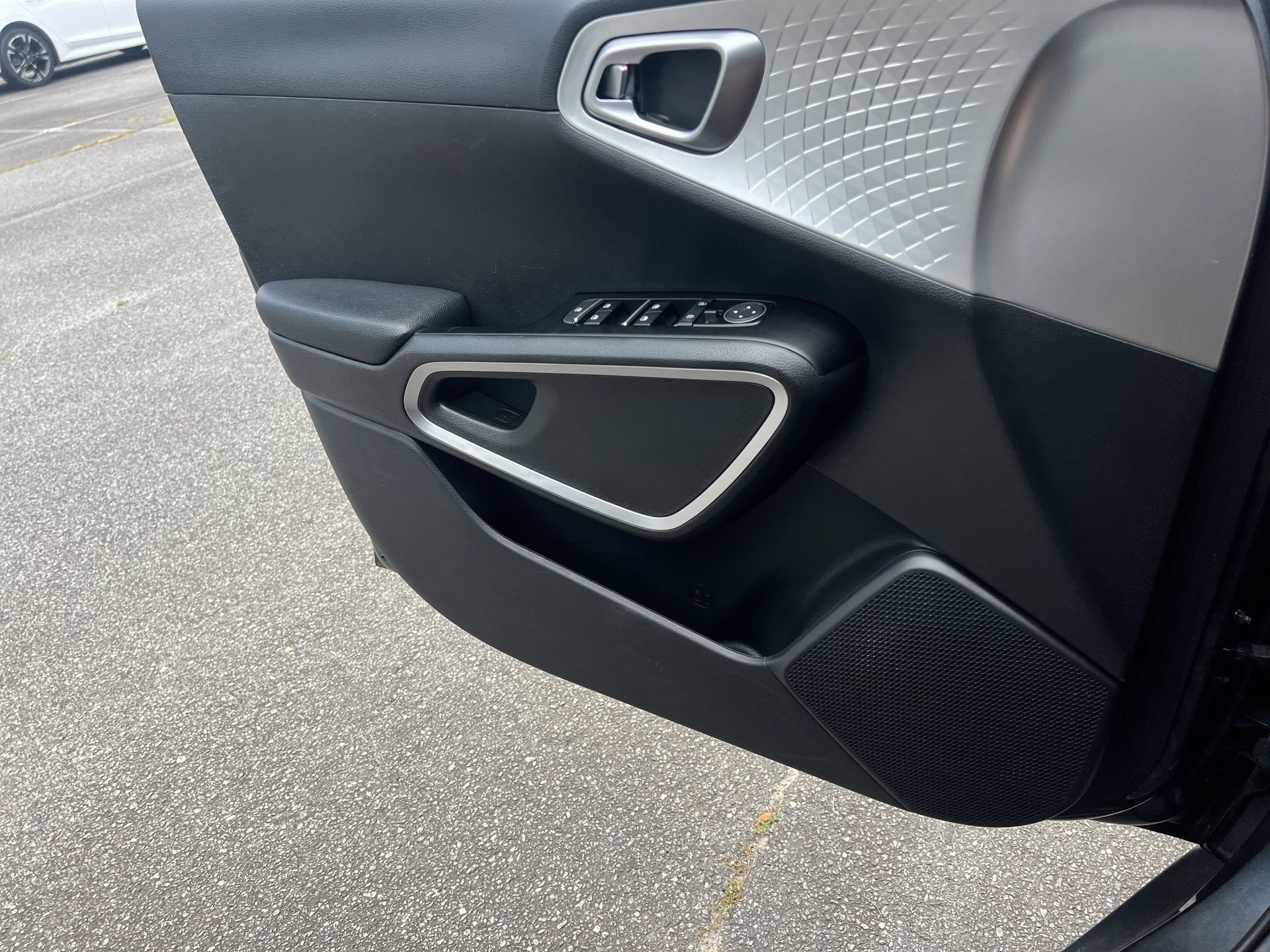Used 2024 Kia Soul LX w/ Option Group 015 FWD image 13