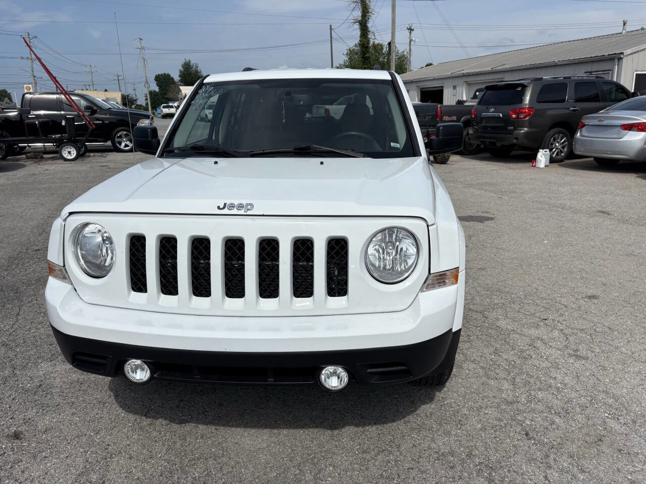 Used 2016 Jeep Patriot Sport w/ Power Value Group FWD image 3