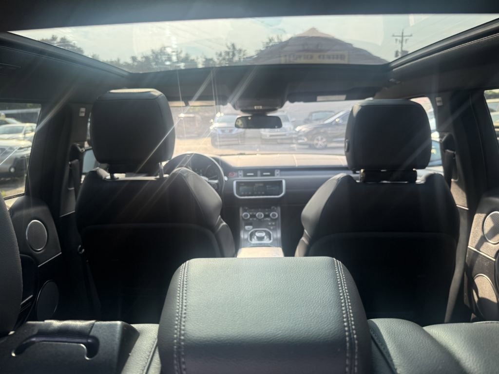 Used 2019 Land Rover Range Rover Evoque SE Premium image 20