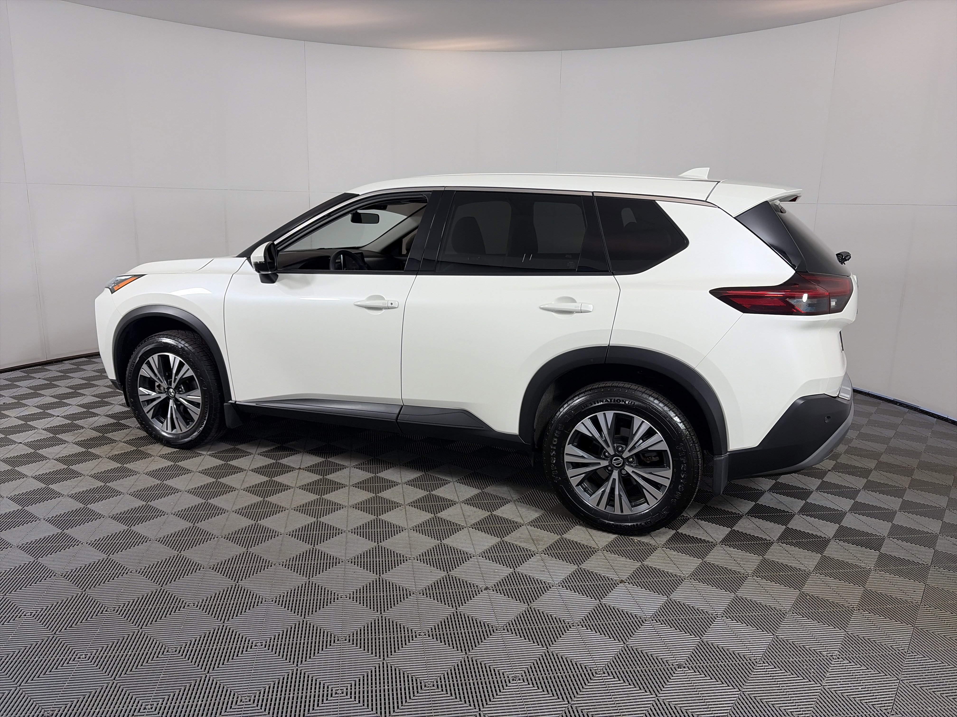 Used 2021 Nissan Rogue SV image 8