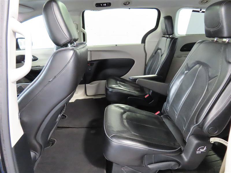 Used 2020 Chrysler Pacifica Limited FWD image 32