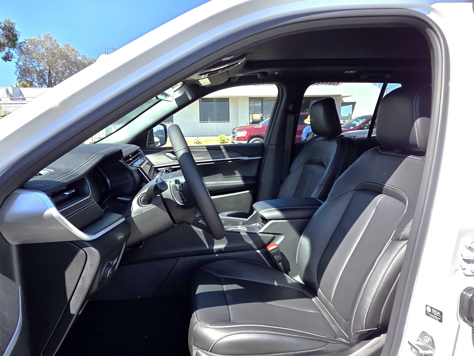 New 2025 Jeep Grand Cherokee Limited AWD/4WD image 13