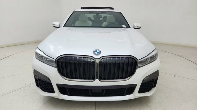 Used 2022 BMW 740i w/ M Sport Package image 2
