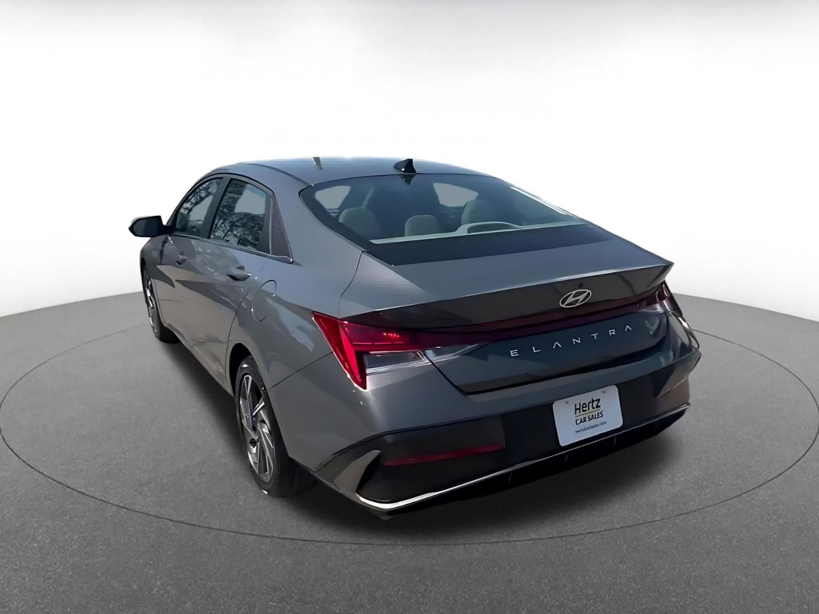 Used 2025 Hyundai Elantra SEL image 11