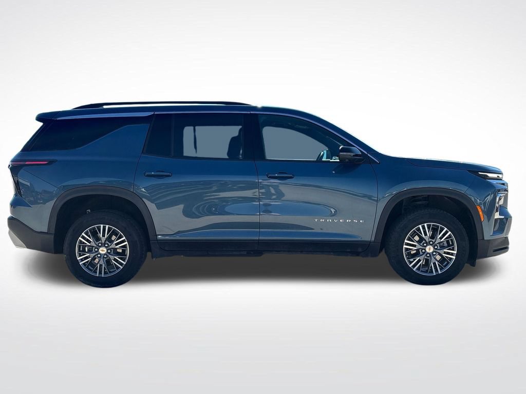 Used 2025 Chevrolet Traverse LT w/ Driver Confidence Package AWD/4WD image 8