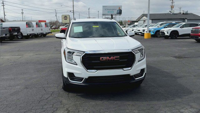 Certified 2024 GMC Terrain SLE w/ Driver Convenience Package image 3