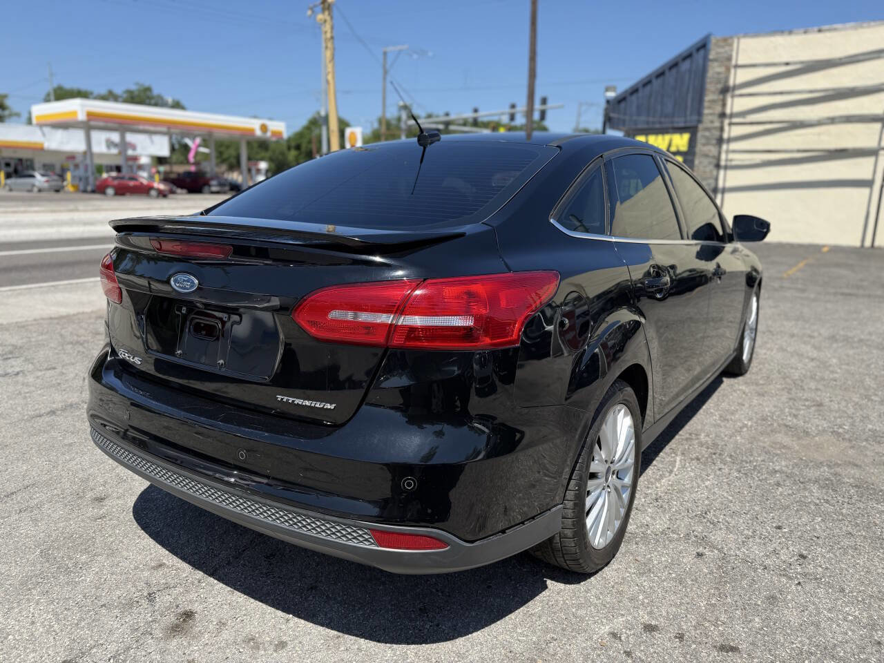 Used 2017 Ford Focus Titanium FWD image 7