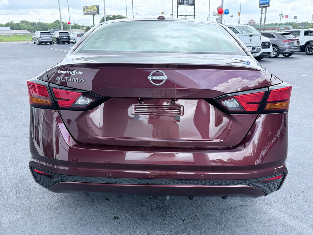 Used 2025 Nissan Altima 2.5 SV FWD image 8
