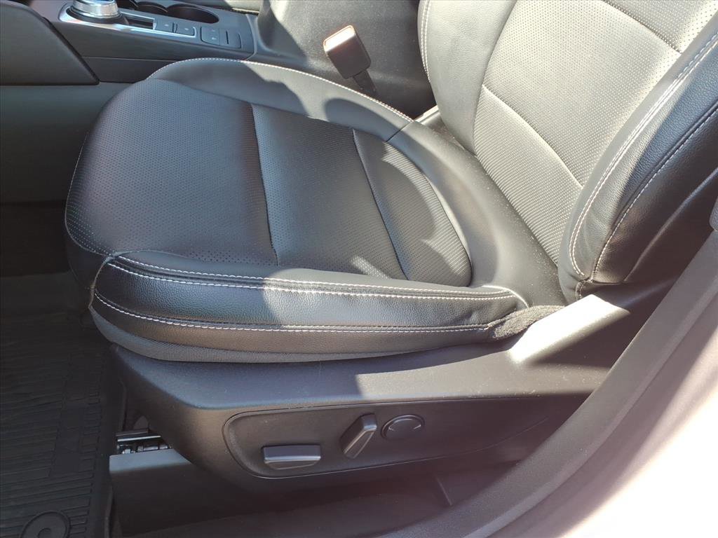 Used 2022 Ford Escape SEL image 17