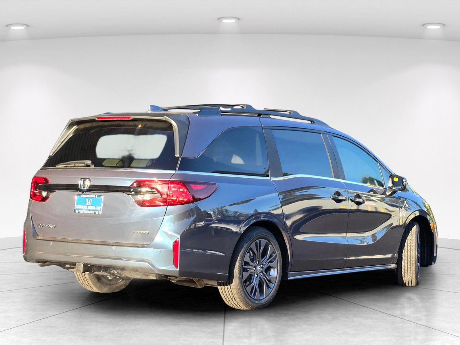 New 2026 Honda Odyssey Touring image 4