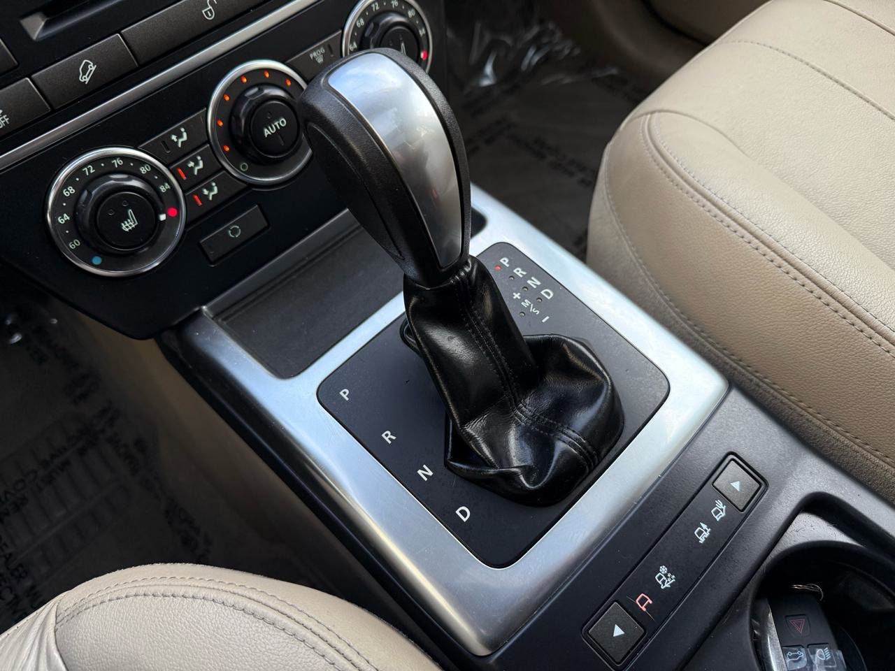 Used 2013 Land Rover LR2 image 34