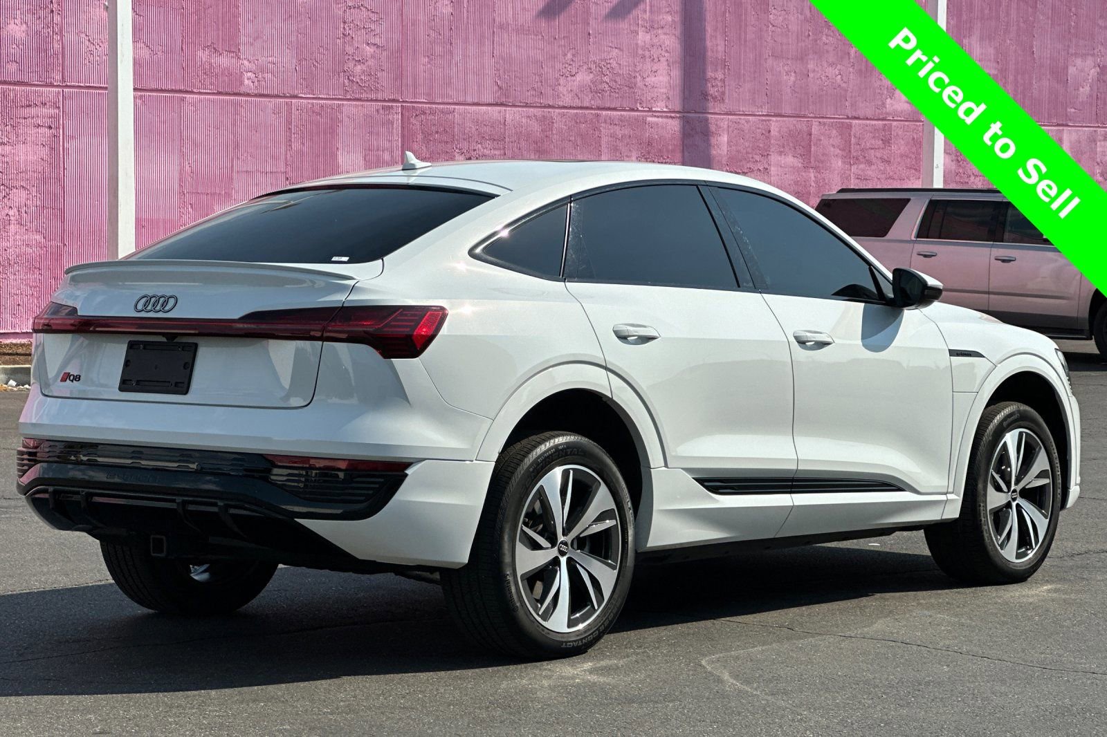 Used 2024 Audi Q8 e-tron Premium image 4