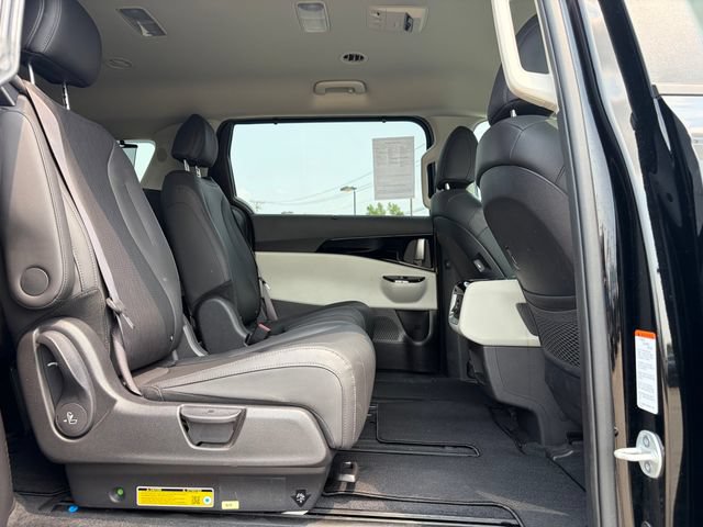 Used 2024 Kia Carnival EX FWD image 14
