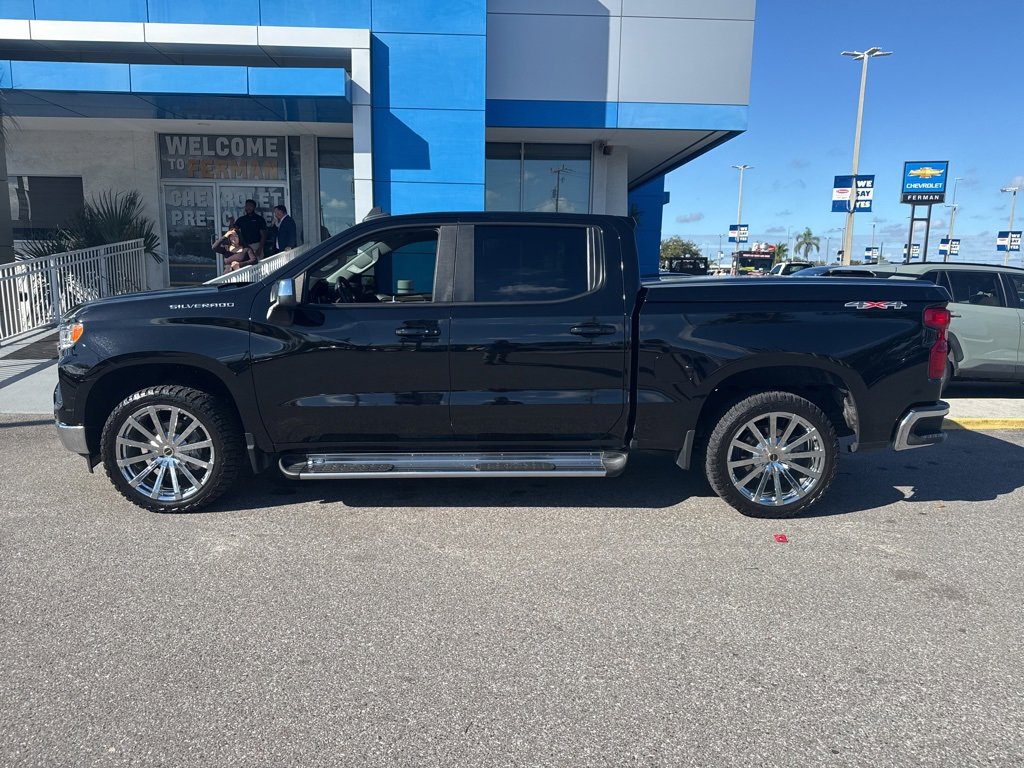 Used 2023 Chevrolet Silverado 1500 LT image 2