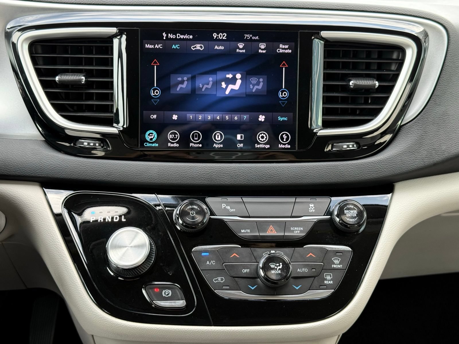 Used 2018 Chrysler Pacifica Touring Plus FWD image 41
