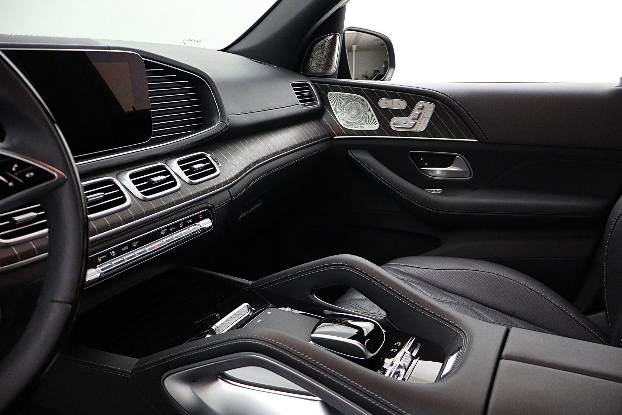 Used 2026 Mercedes-Benz Maybach GLS 600 4MATIC image 32