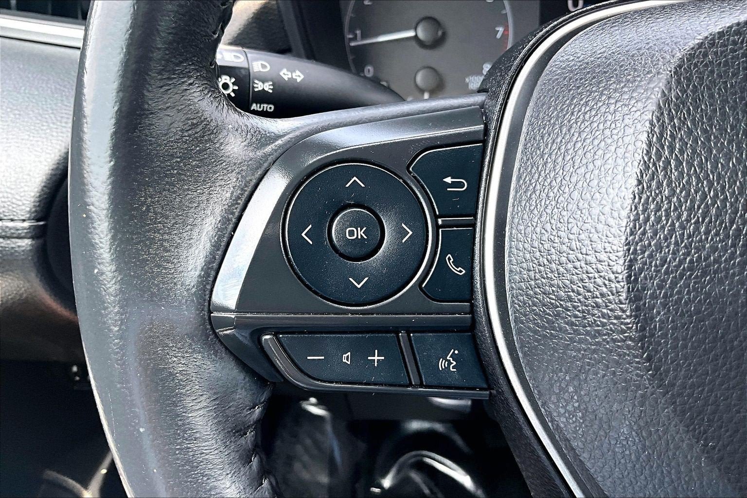 Used 2024 Toyota Corolla Cross LE w/ Moonroof Package AWD/4WD image 17