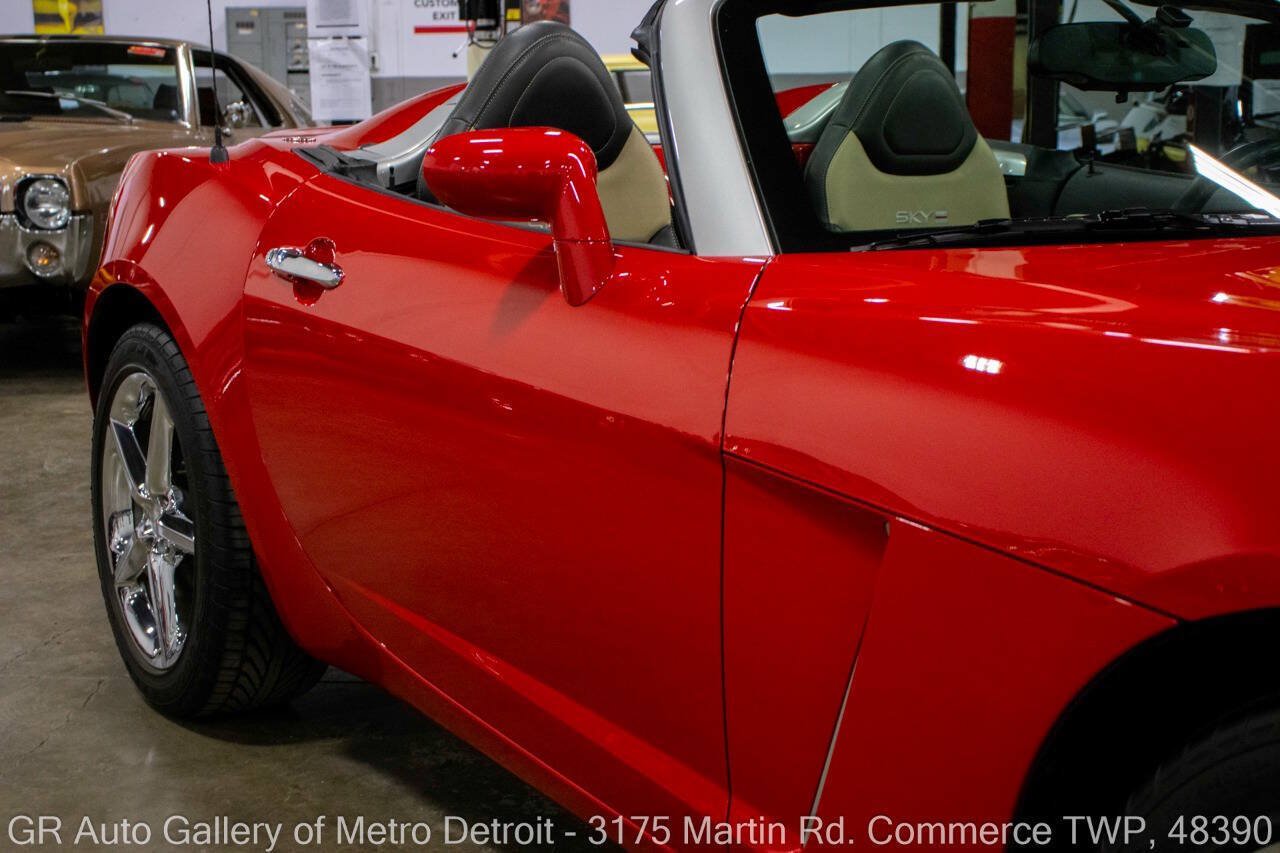 Used 2009 Saturn Sky Red Line RWD image 25