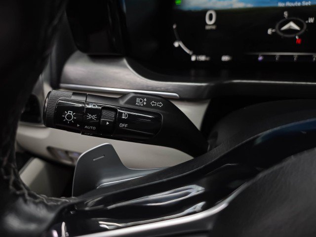 Used 2022 Kia Sorento SX Prestige w/ Panoramic Sunroof Package AWD/4WD image 22