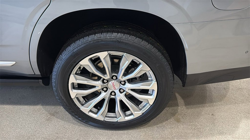 Used 2024 GMC Yukon Denali w/ Denali Reserve Package image 10