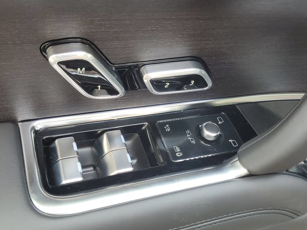 New 2026 Land Rover Range Rover Long Wheelbase SE AWD/4WD image 9