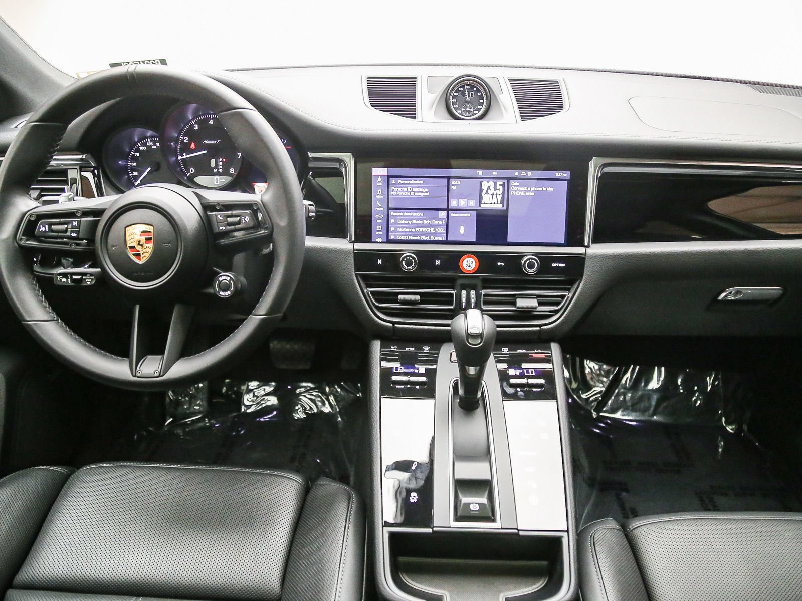 Certified 2025 Porsche Macan Turbo AWD/4WD image 16