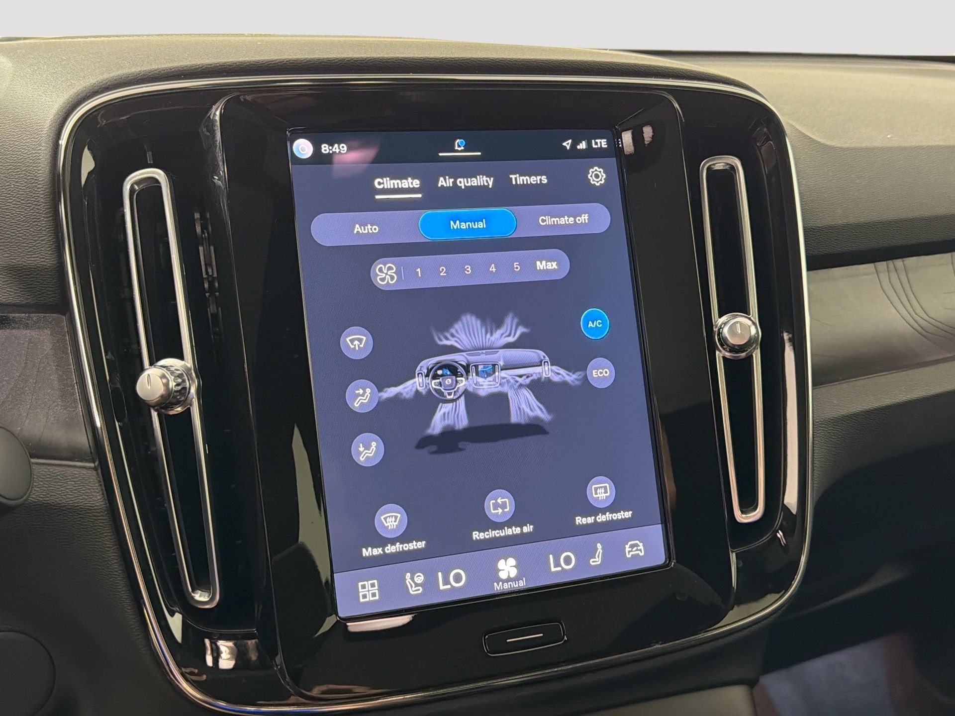 Certified 2023 Volvo C40 P8 Recharge Ultimate image 16