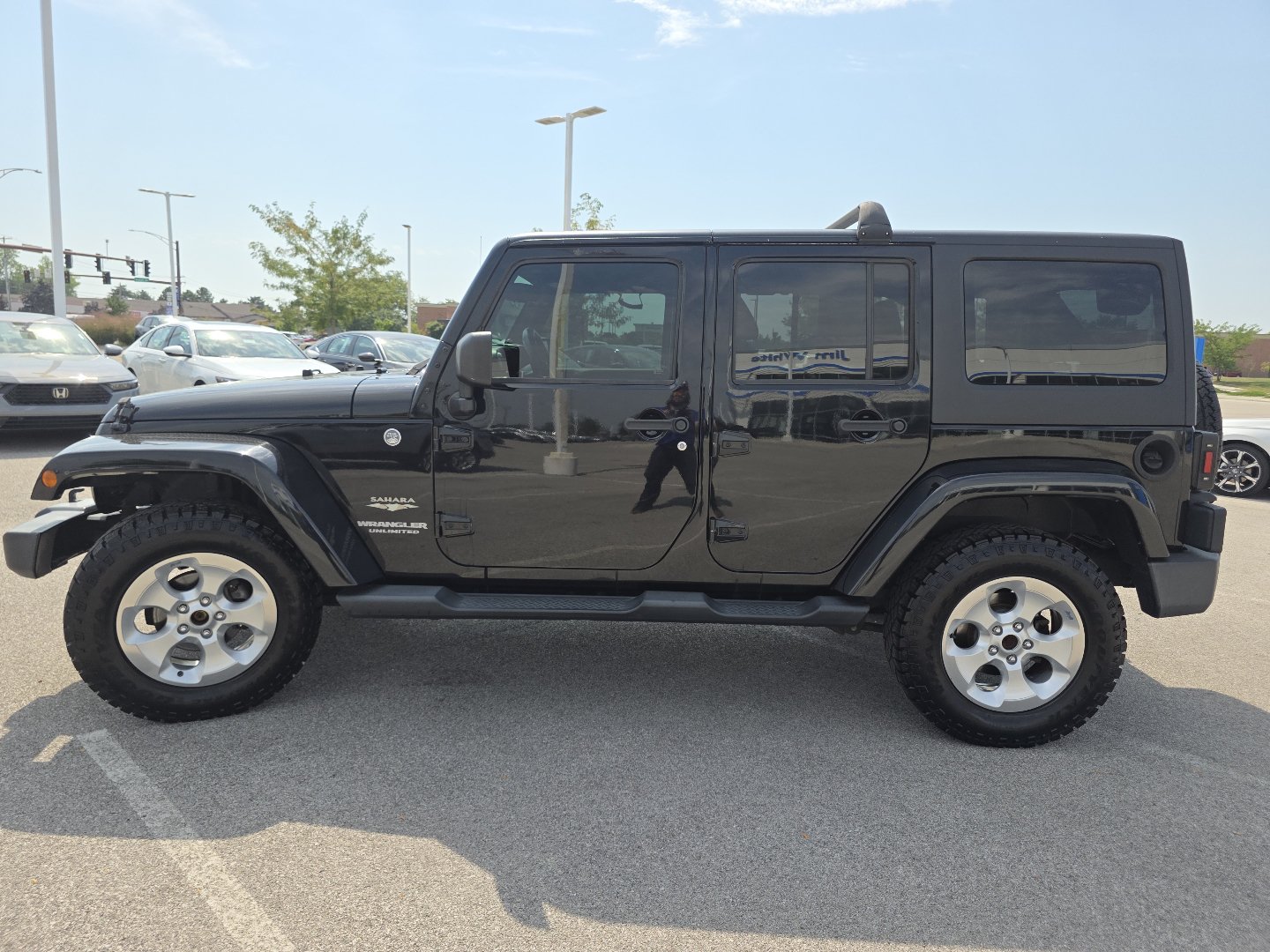 Used 2014 Jeep Wrangler Unlimited Sahara w/ Connectivity Group AWD/4WD image 11