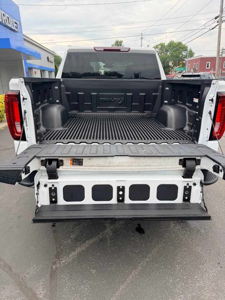 Used 2026 GMC Sierra 1500 SLT AWD/4WD image 9